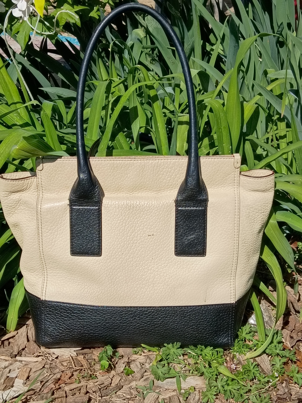 kate spade New York Tote Buttermilk and Black Leather Two-Tone Pebbled Leather - Picture 2 of 7